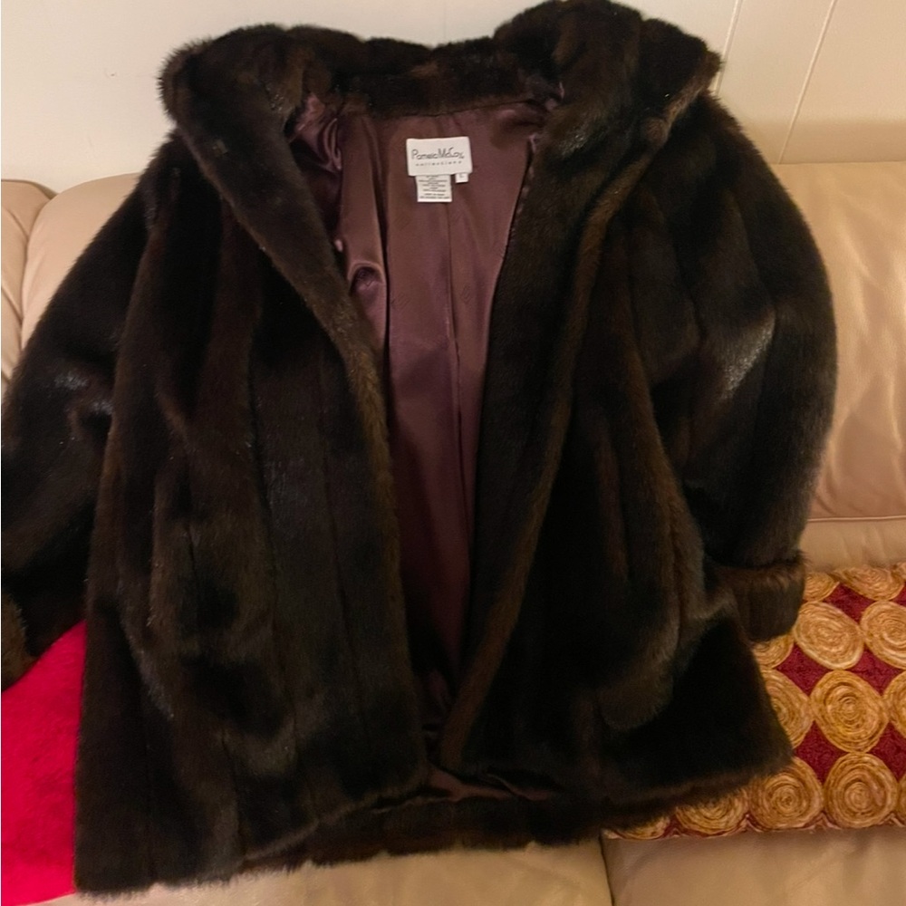 Pamela Mccoy stunning faux fur rich brown
